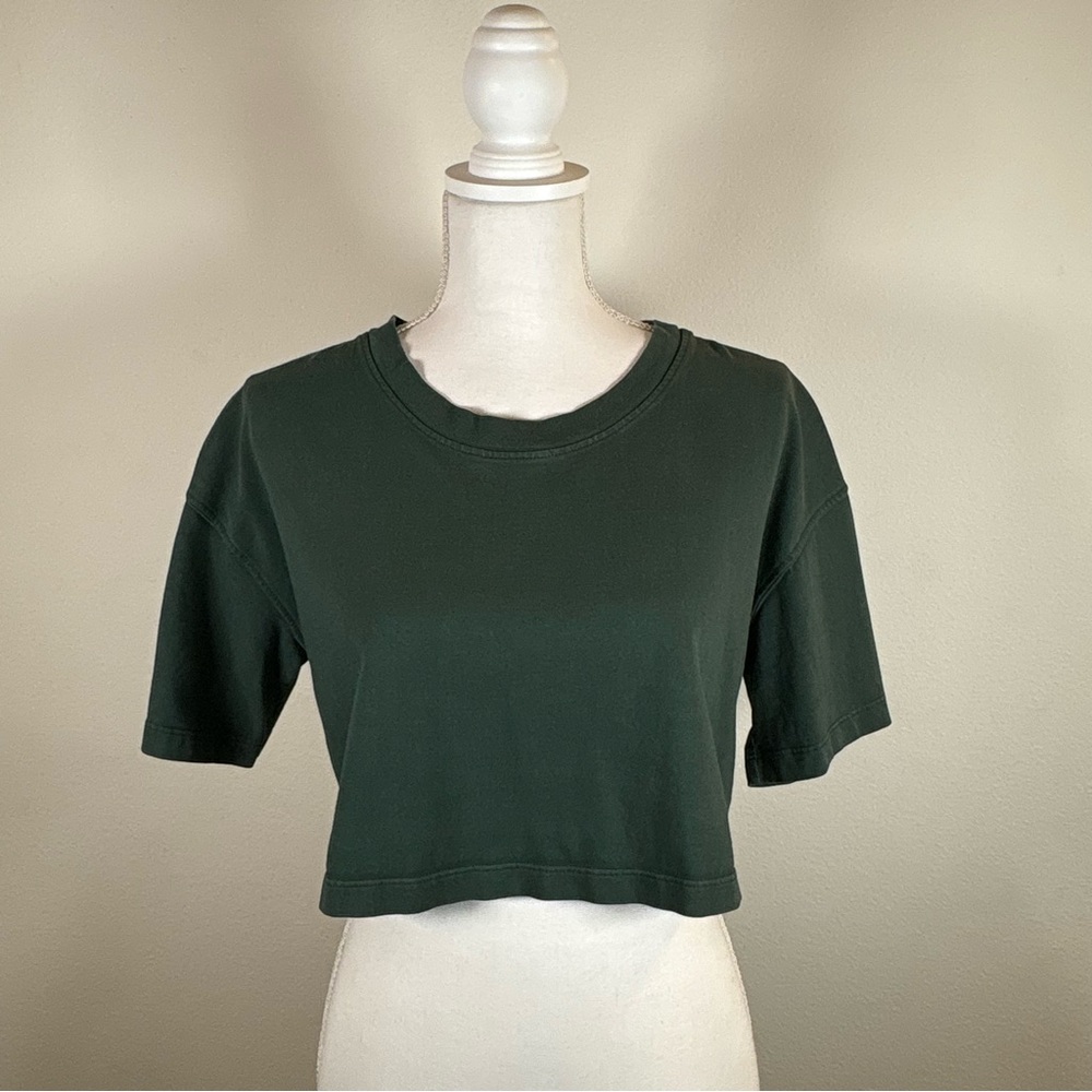 dark green cropped tee studio sunday cotton